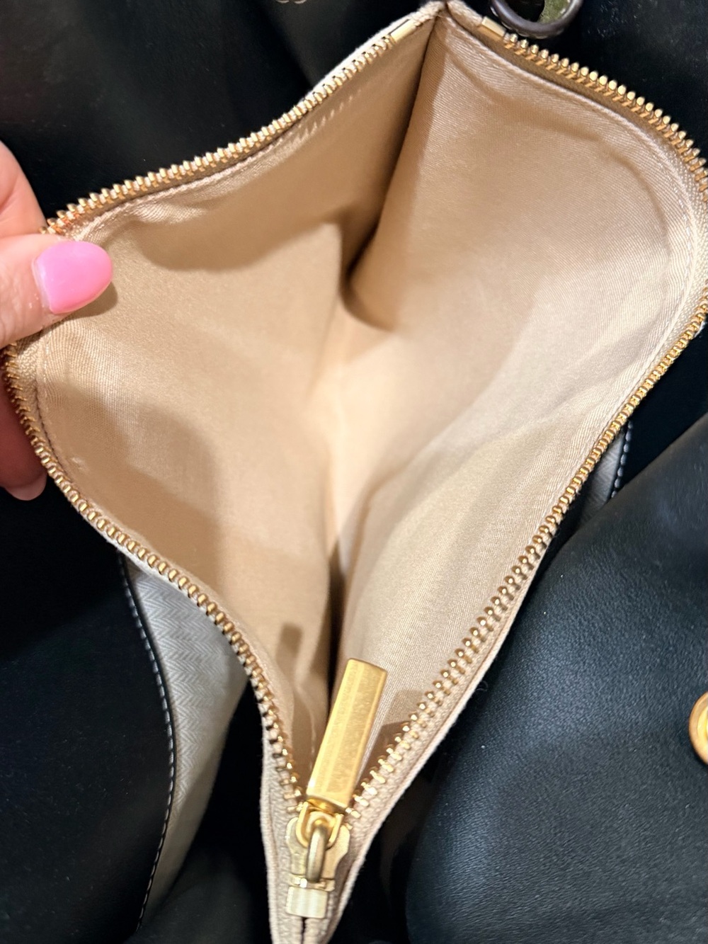 Tory Burch Lee Radziwill Olive Green Leather Tote with Gold Hardware - Picture 5 of 13